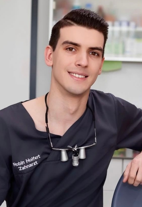 Zahnarzt Robin Holfert – Angestellter Zahnarzt Praxis Lübeck